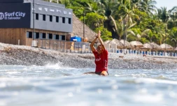 Alice Lemoigne sacrée championne du monde de longboard au Salvador