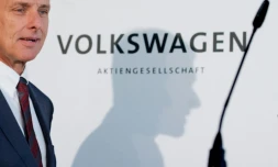 Matthias Mueller, PDG de Volkswagen, arrive à la conférence de presse du groupe à Wolfsburg, en Allemagne, le 22 avril 2016