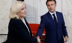 Emmanuel Macron discute avec Marine Le Pen pour un gouvernement d'union nationale