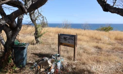 déchets devant poubelle 