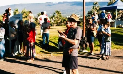 Saint-BenoĂźt : le Bal La PoussiĂšre de LorkĂšs Tapok fait vibrer la Marine