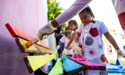  Saint-Denis : inauguration du banc de l’amitié à l'école des Badamiers