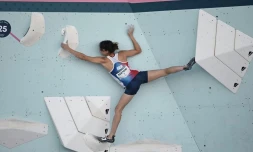 La grimpeuse française Oriane Bertone, lors des demi-finales de l’épreuve du bloc en escalade, le 6 août 2024, aux Jeux olympiques de Paris. 
