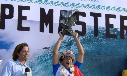 Surf - Jérémy Florès remporte le Pipe master 2017