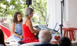 Rencontre entre les séniors de l'EHPAD Aude et les enfants de l'École de musique et d'art Loulou Pitou