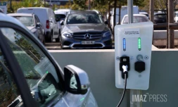 voiture électrique borne de recharge 