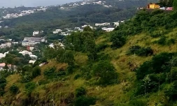 Spectaculaire accident dans les rampes de la Montagne