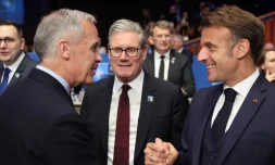 Le Premier ministre canadien, Mark Carney, le Premier ministre britannique, Keir Starmer, et le président de la République, Emmanuel Macron, à La Haye (Pays-Bas), le 25 juin 2025. (LUDOVIC MARIN / AFP)