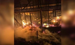 Maison en flamme à Saint-Leu