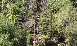 Saint-Denis : une personne bloquée dans une ravine, elle est localisée après avoir allumé un feu
