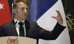  Le président français Emmanuel Macron lors d'un point-presse avec le Premier ministre singapourien Lawrence Wong à Singapour, le 30 mai 2025. © Ludovic Marin, AFP 