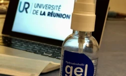 l'université fabrique du gel hydroalcoolique