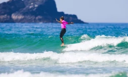 Alice Lemoigne règne sur le longboard européen à Newquay en Angleterre [