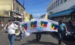 Manifestation d\'une centaine d\'employés communaux à Saint-André.