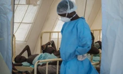 Des patients souffrant de diarrhée sont traités à Beira le 27 mars 2019