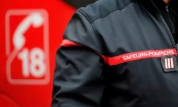 Un pÚre, gravement blessé dimanche avec sa fillette de quatre ans lorsqu'un chùteau gonflable d'un parc d'attractions dans le Var a été emporté par le vent, est décédé