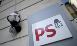 Le PS s'est divisé une nouvelle fois mardi lors d'un bureau national où les courants minoritaires du parti ont réclamé de ne pas censurer automatiquement un gouvernement qui serait mené par une personnalité de gauche hors Nouveau Front populaire ( AFP / STEPHANE DE SAKUTIN )