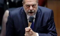 Le ministre français de la Justice, Eric Dupond-Moretti, s'exprime lors d'une séance de questions au gouvernement à l'Assemblée nationale à Paris, le 11 juillet 2023 ( AFP / Geoffroy VAN DER HASSELT )