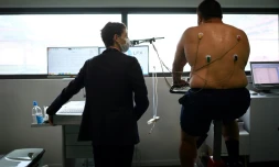 Déjà objet d'attention en temps normal car trÚs sollicité, le coeur des sportifs touchés par le coronavirus est sous surveillance à la reprise de l'activité car, comme le virus de la grippe, il peut s'attaquer au muscle cardiaque