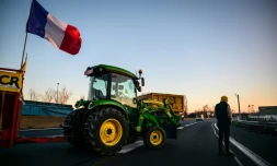 Des agriculteurs bloquent la M7 dans le cadre d'actions organisées à l'appel de la Coordination rurale, le 5 janvier 2026 à Lyon (Rhône)