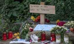 Un mémorial avec inscription "Susanna, 14 ans, victime de la tolérence" à Wiesbaden, en Allemagne sur le site où une fillette juive aurait été violée et tué par un Irakien qui s'est enfui en Irak, le 8 juin 2018