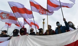 Des opposants bélarusses en exil au président Alexandre Loukachenko manifestent à Kiev en Ukraine, le 30 mai 2021