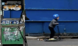 L'âge minimum pour conduire une trottinette électrique sera relevé de 12 à 14 ans et les amendes seront fortement augmentées ( AFP / JOEL SAGET )
