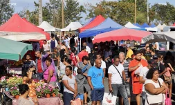 Premier dimanche du marché forain  Rivière des Galets