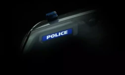 Un jeune homme qui circulait à scooter à Aubervilliers, au nord de Paris, est décédé mercredi soir aprÚs la collision de son deux-roues avec une voiture de police ( AFP / LOIC VENANCE )