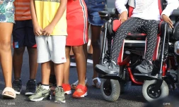 enfant handicapé à école 