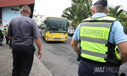 controle gendarmerie à la gare routière de saint-paul
