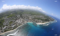 1ère compétition de surf aux Roches Noires