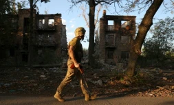 Un soldat ukrainien à Tchassiv Iar, dans l'est de l'Ukraine, le 24 juillet 2024

