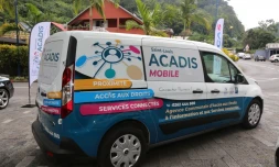 Saint-Louis lance l'Acadis Mobile, pour une relation de proximité