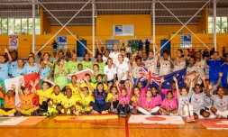 Saint-Denis : moment de partage entre les footballeuses de l'équipe de France et les jeunes réunionnaises