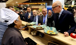 visite d'Edouard Philippe au Village Réunion 