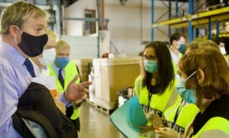 Jacques Billant rend visite aux équipes de fret de Gilot