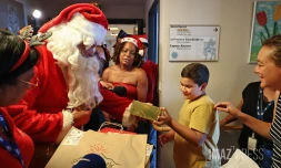 pere noel au chu sud avec la police nationale 