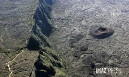 illustration volcan et plaine des sables 