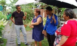 David Sita en visite chez les familles sinistrées de l\'Etang-Salé