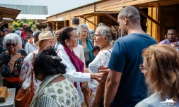 La présidente de Région, Huguette Bello, en visite à la Fête du Vacoa