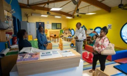 La Possession : le maire et ses élus, en visite de terrain auprès des professionnels de la petite enfance 