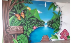 CHU : l'artiste graffeur Kebz a réalisé une fresque aux couleurs de La Réunion