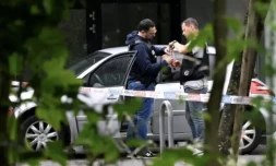 Des policiers sur le site de la fusillade intervenue la nuit précédente lors d'un mariage à Thionville en Moselle le 30 juin 2024 ( AFP / Jean-Christophe VERHAEGEN )