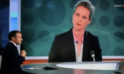 Portrait de Lucie Castets, diffusé sur un écran géant lors de l'interview du président Emmanuel Macron sur France 2, le 23 juillet 2024 ( AFP / Ludovic MARIN )