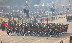 Des soldats indiens dĂ©filent pour la fĂȘte de la Constitution indienne Ă New Delhi, le 26 janvier 2024