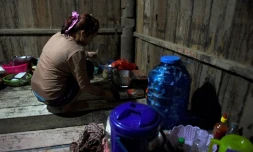 Nary, une Cambodgienne victime d'un mariage forcé, chez elle à Phnom Penh, le 2 octobre 2018