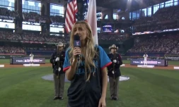 Ătats-Unis : lâhymne amĂ©ricain "massacrĂ©" par une chanteuse country