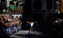 La Française Blandine L’Hirondel, lors de la 23ᵉ édition de l’Ultra-Trail du Mont-Blanc (UTMB), à Chamonix (Haute-Savoie), le 29 août 2026. JEFF PACHOUD / AFP 