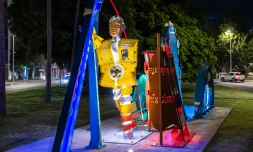 Saint-Denis : mise en lumiĂšre de l'Ćuvre L'Homme debout